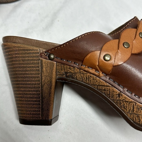 Like New Dansko Rach Heeled Clogs, EU 38 - Picture 8 of 8